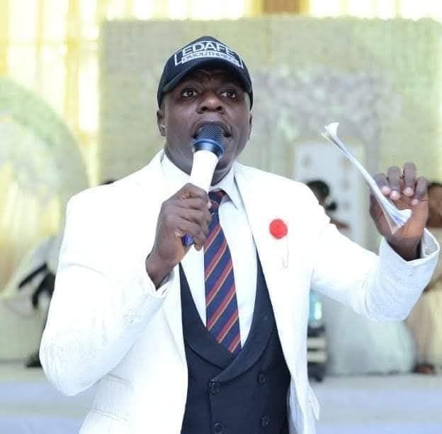 Edafe Dmouthpiece hosting a live event as MC